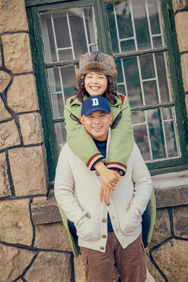 刘涛老公亲自探班,一家四口罕见合体,力破婚变谣言