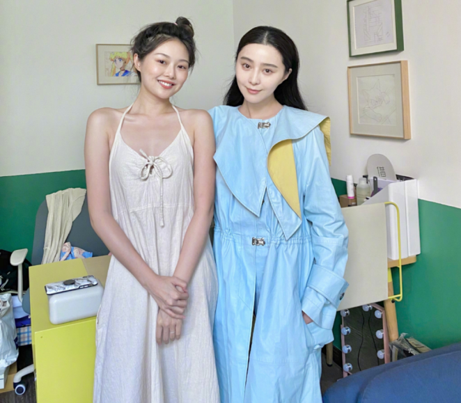 范冰冰|范冰冰与网红同框遭碾压，眼神憔悴假笑拉低颜值，网红心机真不少