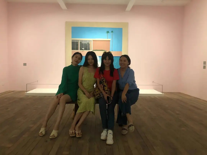 范冰冰|范冰冰与网红同框遭碾压，眼神憔悴假笑拉低颜值，网红心机真不少