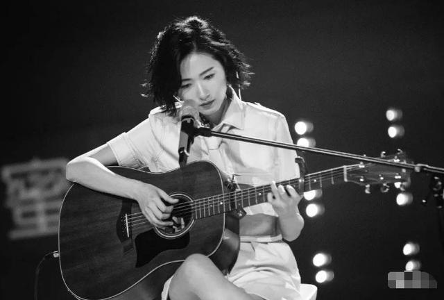 万茜|万茜人设翻车，受访时前后矛盾，被主持人频频打脸