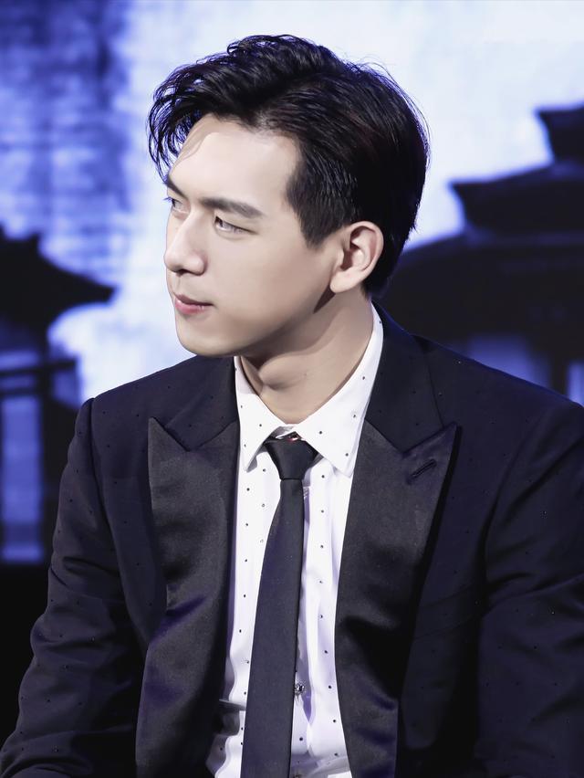 李现|让男人羡慕的李现，四位前任全是女神，肤白貌美一个更比一个美