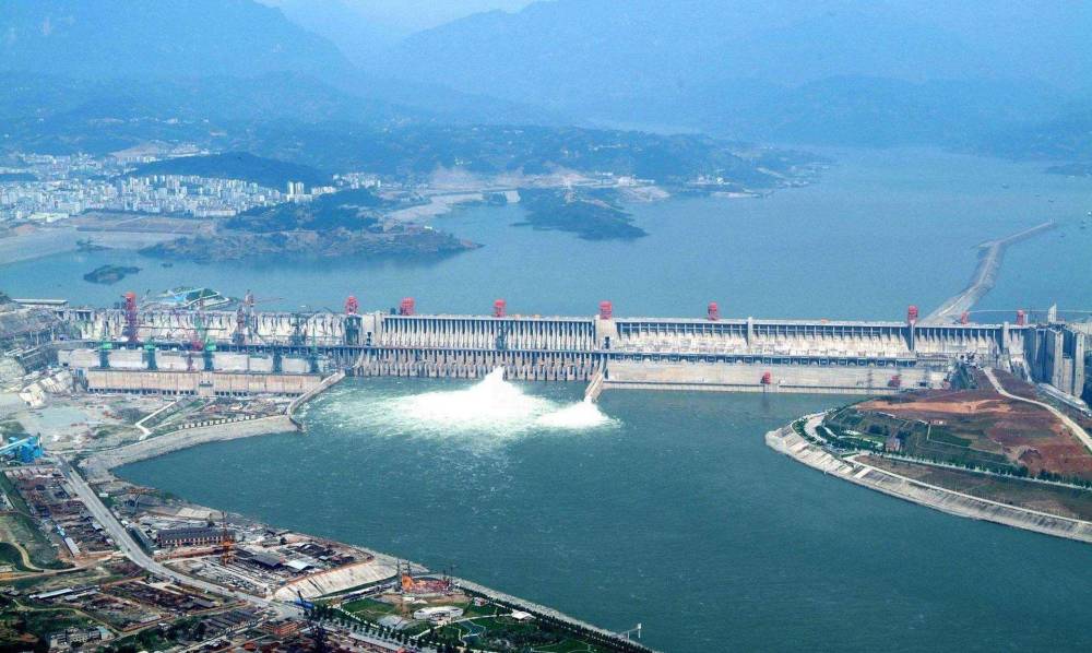 三峡大坝|如果把三峡大坝加高10米，截留更多的洪水，可行吗？