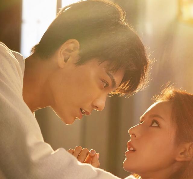 传闻中的陈芊芊|还记得16年某泡面广告中的大男孩吗，猴脸式的他竟然是丁禹兮！