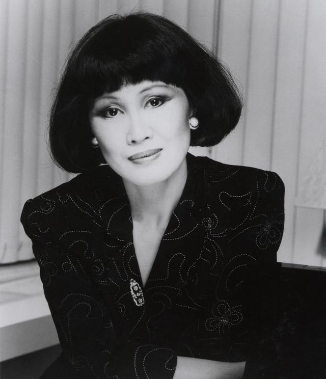 黄圣依|娱乐圈考古：黄圣依金莎20年前并肩上海选秀，以冠亚军身份出道