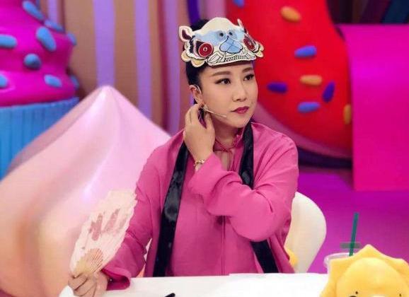 黄圣依|娱乐圈考古：黄圣依金莎20年前并肩上海选秀，以冠亚军身份出道