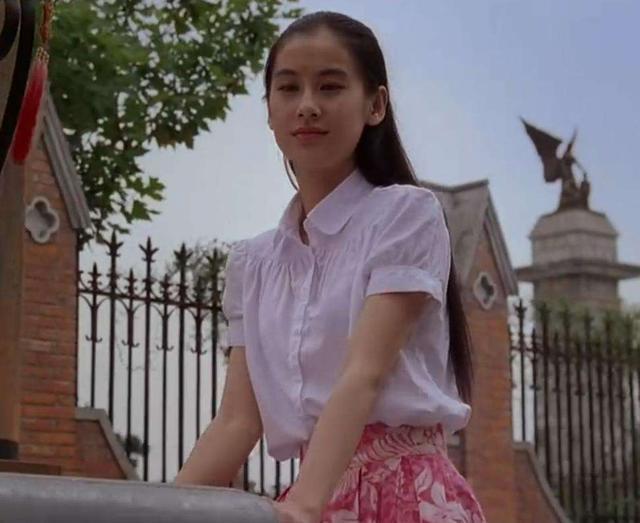 黄圣依|娱乐圈考古：黄圣依金莎20年前并肩上海选秀，以冠亚军身份出道