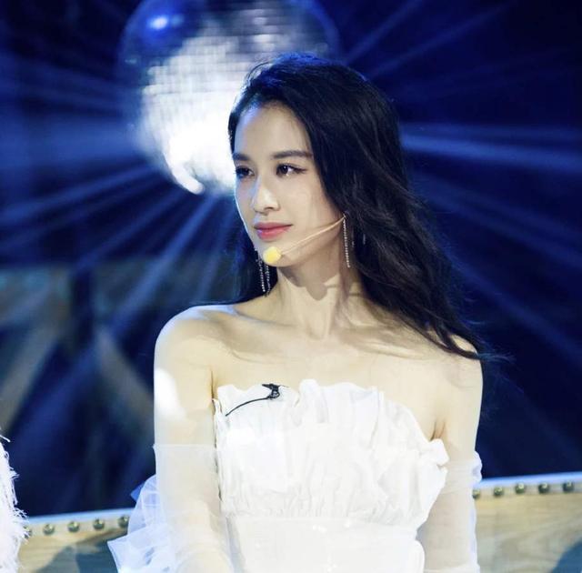 黄圣依|娱乐圈考古：黄圣依金莎20年前并肩上海选秀，以冠亚军身份出道