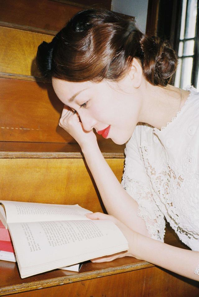 黄圣依|娱乐圈考古：黄圣依金莎20年前并肩上海选秀，以冠亚军身份出道