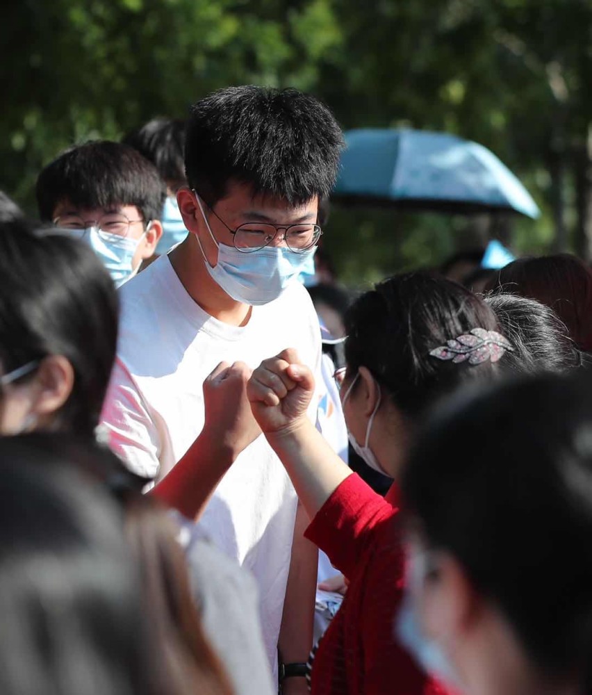 考生|考生已入场，老师家长现场加油鼓劲