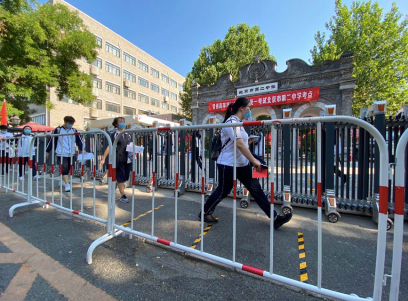 考生|考生已入场，老师家长现场加油鼓劲