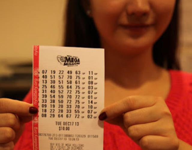 萨斯喀彻温省|女子买彩票打算送人结果忘抽屉里，几个月后发现中奖520万