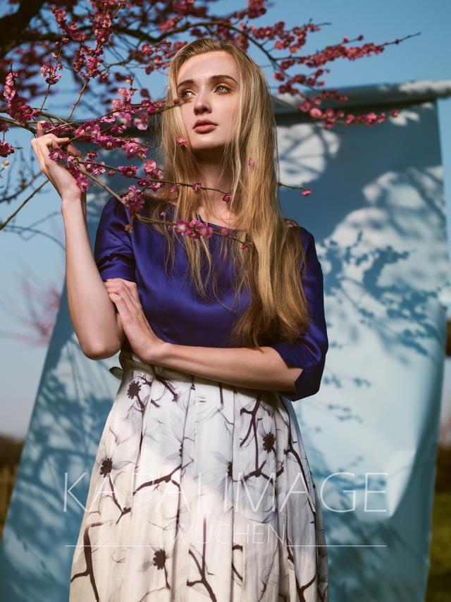 外国模特杂志风写真优雅又干练