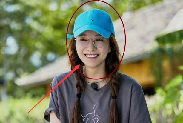 吴昕上《向往》素颜,眼皮宽度亮了,一口"模型牙"自带打光效果