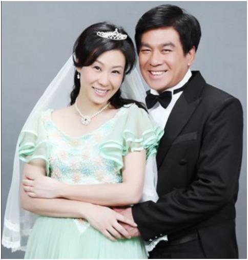 66岁朱时茂与"儿子"出镜,儿媳颜值吸睛,身材窈窕不输女明星