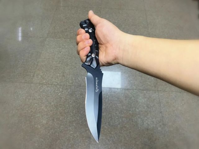 一男子带刀进入法院问其原因回应竟是