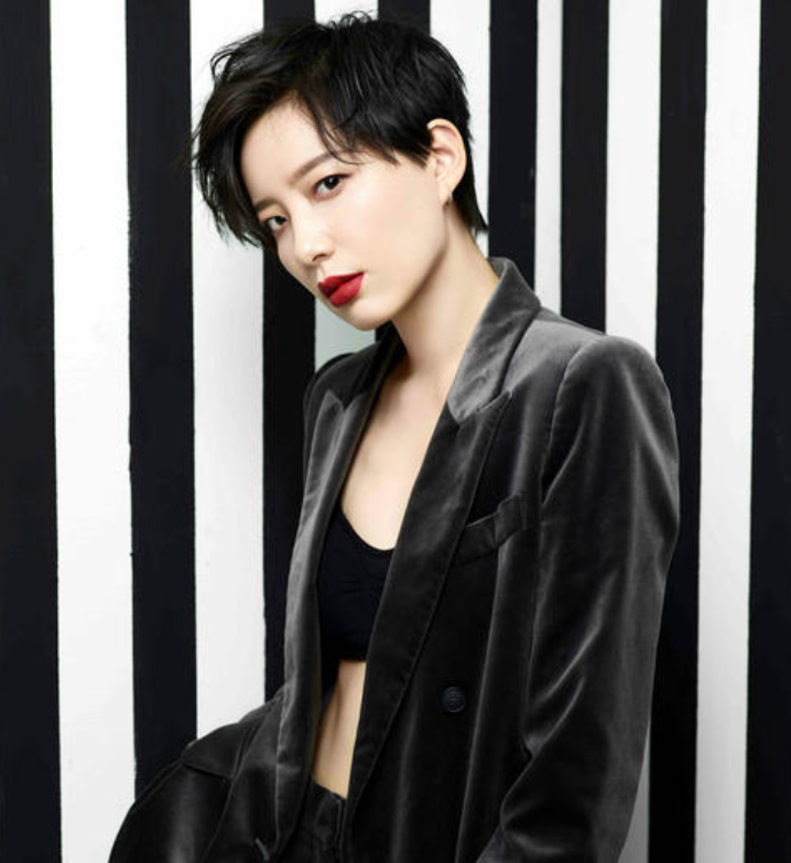 李斯丹妮|拽姐上线！张雨绮教李斯丹妮向公司要机会，网友评论亮了