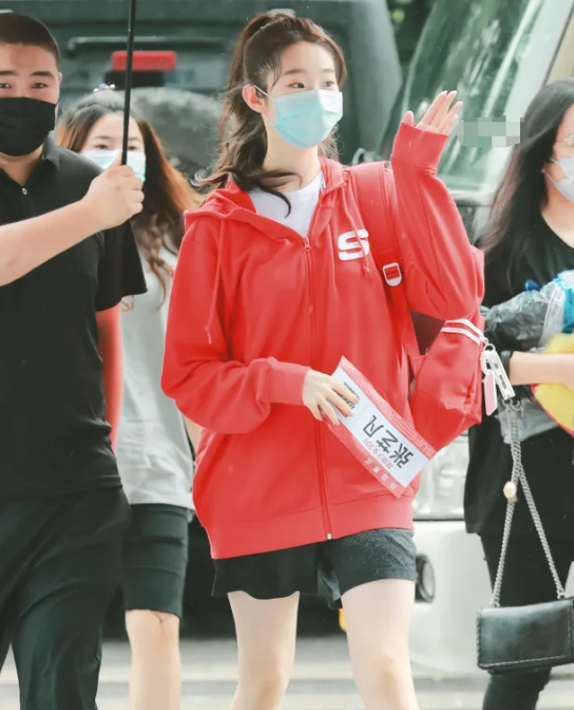 徐艺洋|徐艺洋错失出道位后，张艺凡撒谎言论被翻出，网友：单纯人设崩塌
