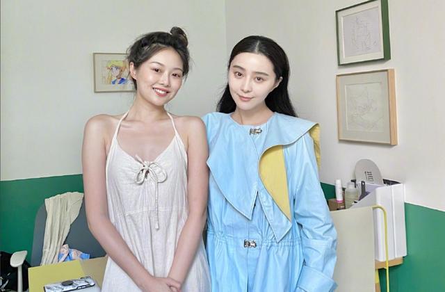 范冰冰|39岁范冰冰与网红合照遭艳压？面色苍白状态憔悴，火速晒自拍回击