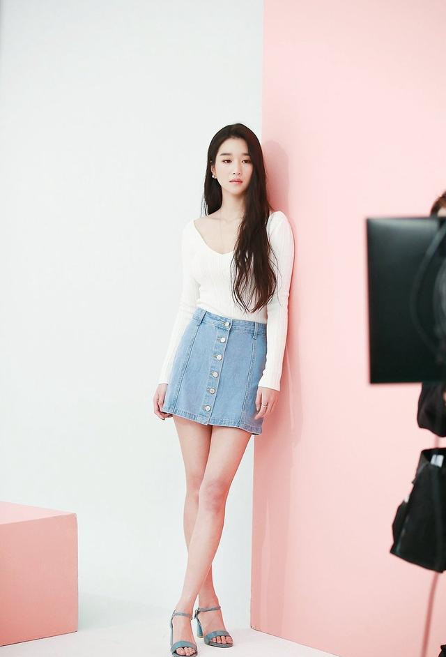 徐睿知逆天细腰上热搜徐睿知称我不减肥长腿细腰是遗传