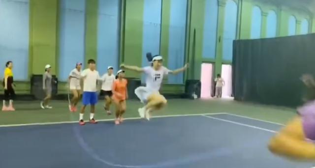 森碟|别人家的小孩系列：田亮女儿森碟被曝已开启职业网球之路