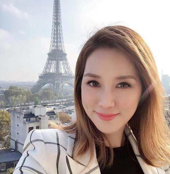 徐子淇|阔太的底气？徐子淇晒登一线大刊封面，与百亿名媛合影霸气站C位