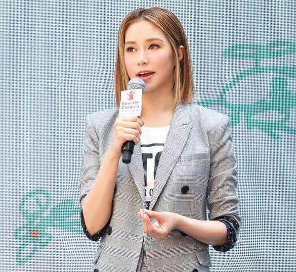 徐子淇|阔太的底气？徐子淇晒登一线大刊封面，与百亿名媛合影霸气站C位