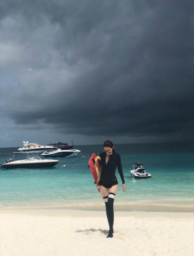 其实冯清除了是2010年第60届世界小姐中国区总决赛泳装单项赛亚军