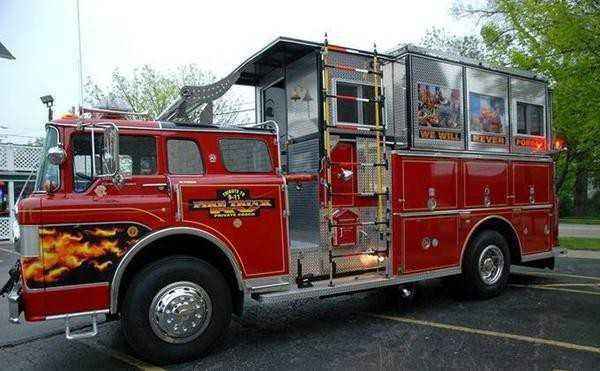 退役消防车不要丢 这对夫妇把它改造成房车周游世界 消防车 房车