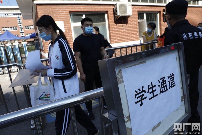 多图直击北京高考 4.9万余名考生迎来人生“大考”
