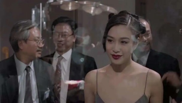 钟丽缇|闺话丨出道30年，经历三段婚姻，50岁的钟丽缇，为什么依然少女？