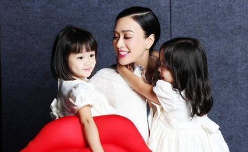 钟丽缇|闺话丨出道30年，经历三段婚姻，50岁的钟丽缇，为什么依然少女？