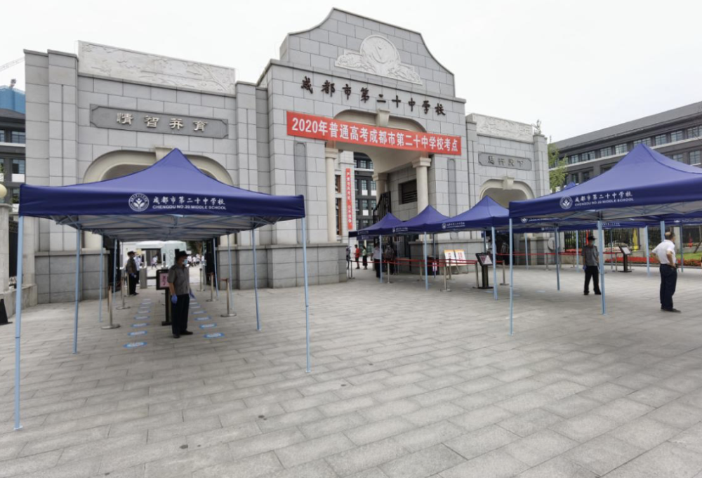 少年们勇敢追光乘风破浪