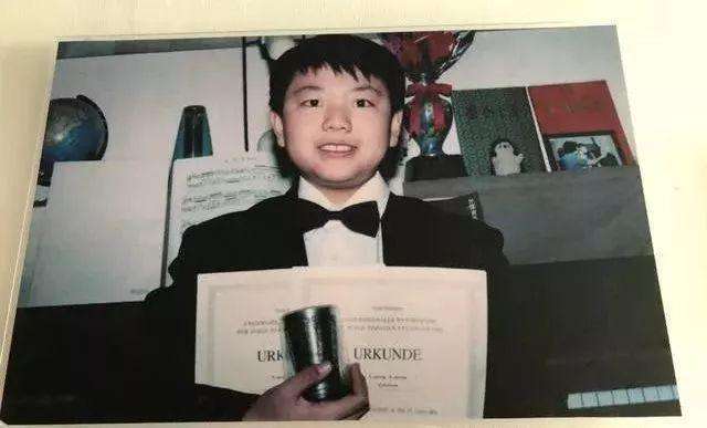 郎朗|他是天才钢琴家郎朗人生道路上最大的黑粉，差点将其逼疯！