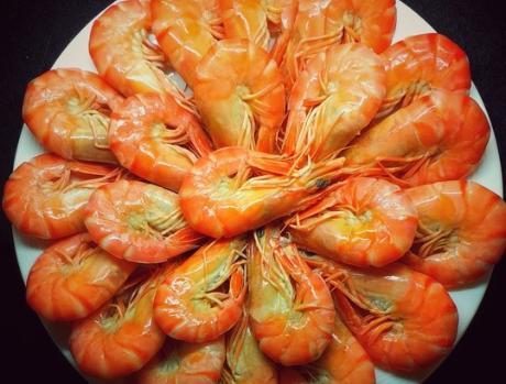 清水煮大虾,直接下锅煮是不对的,教你1招,虾肉弹牙爽滑无腥味