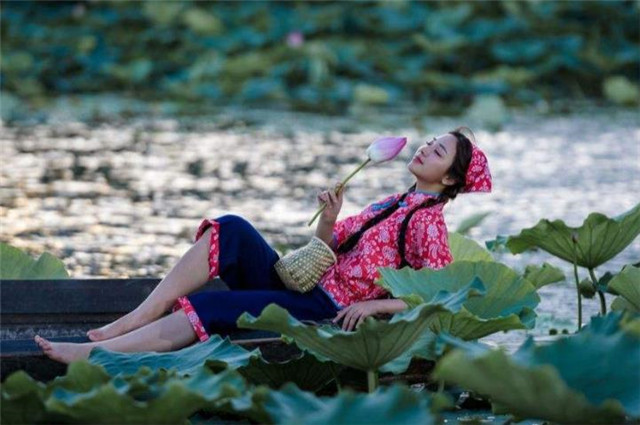 欧阳修的渔家傲三首写了最美的渔家女莲花诗