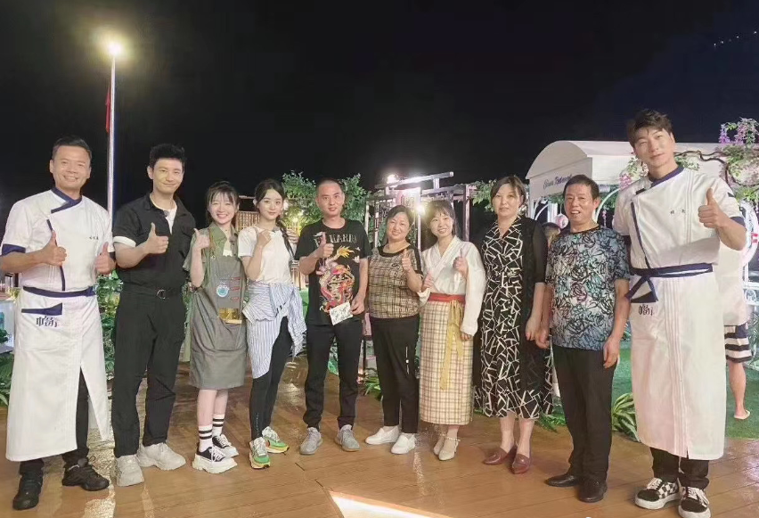 刘宇宁|赵丽颖《中餐厅》迎来好帮手，刘宇宁助阵先不说，见杨超越我爱了