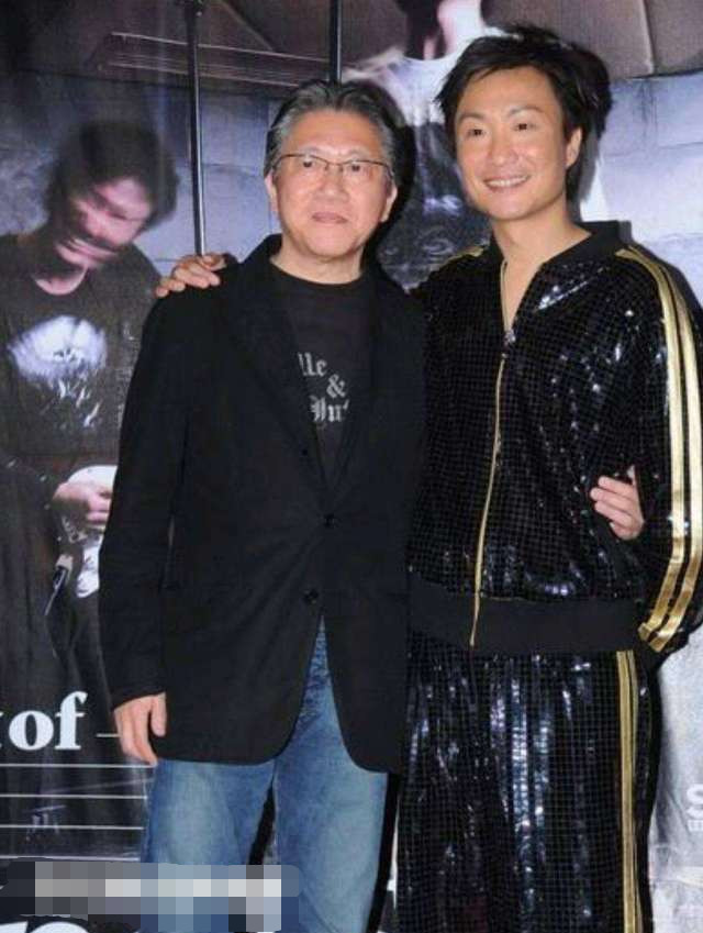 郑中基|郑中基夫妇甜蜜约会牵手过马路，杨千嬅阿Sa无法驯服的男人，为老婆变暖男