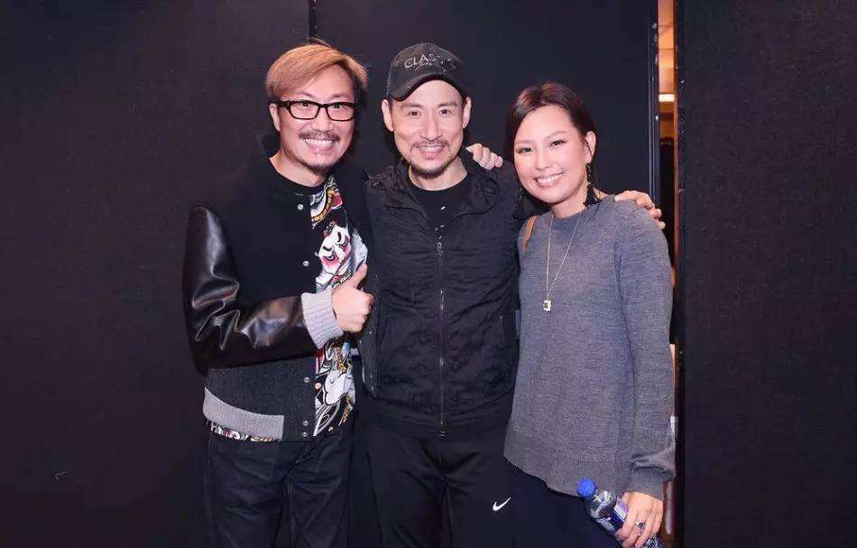 郑中基|郑中基夫妇甜蜜约会牵手过马路，杨千嬅阿Sa无法驯服的男人，为老婆变暖男