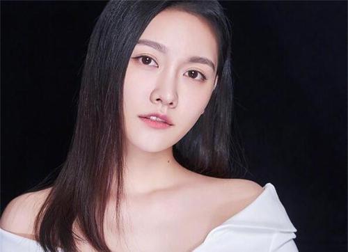 李响|还记得当年同时跟李响郑恺袁弘谈恋爱的她吗？如今混成了这样！