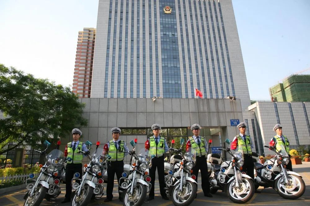 莘莘学子高考逐梦抚顺交警整装待发