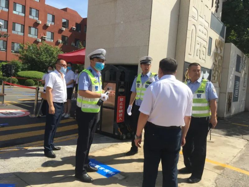 莘莘学子高考逐梦抚顺交警整装待发
