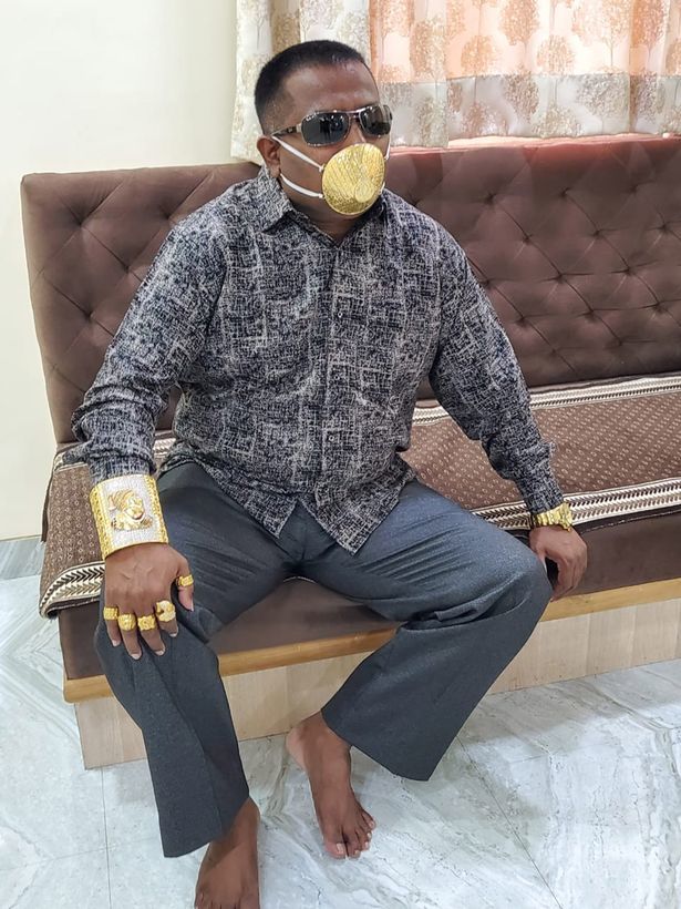 土豪走红,印度商人尚卡尔·库拉德在疫情大爆发的时候,他请私人珠宝商