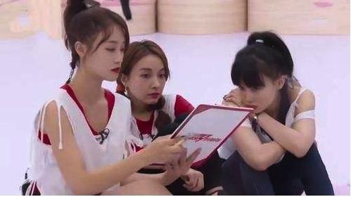 吴昕|假装老艺术家亲孙女，逼哭吴昕，蓝盈莹为啥一夜之间就招人厌了？