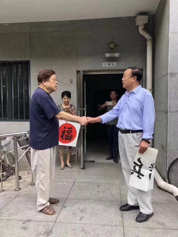 赵忠祥|赵忠祥作品大跳水：以前几万元一张的画作，如今600元都没人要