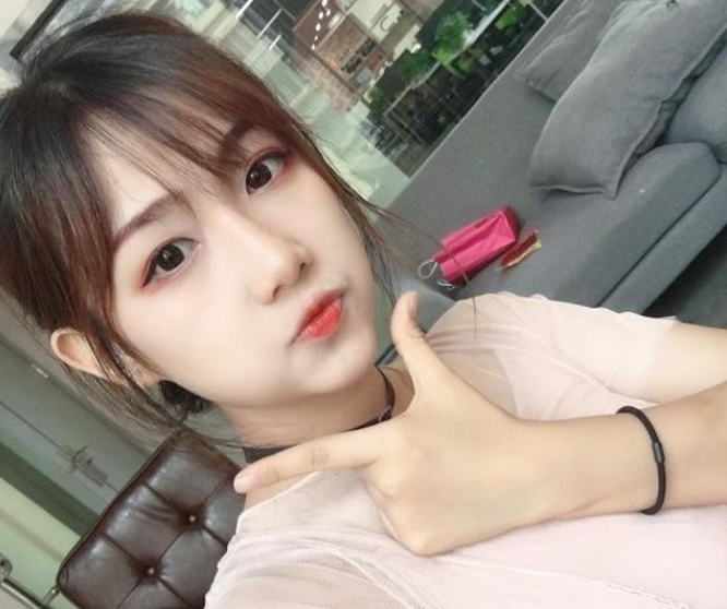 抖音网红美女深圳钟婷成都小甜甜山东三妮阿姨你更喜欢哪一个