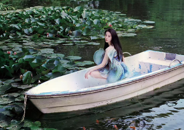 范冰冰|范冰冰拍的港风大片有多牛？明明是特效，粉丝却以为是实景拍摄