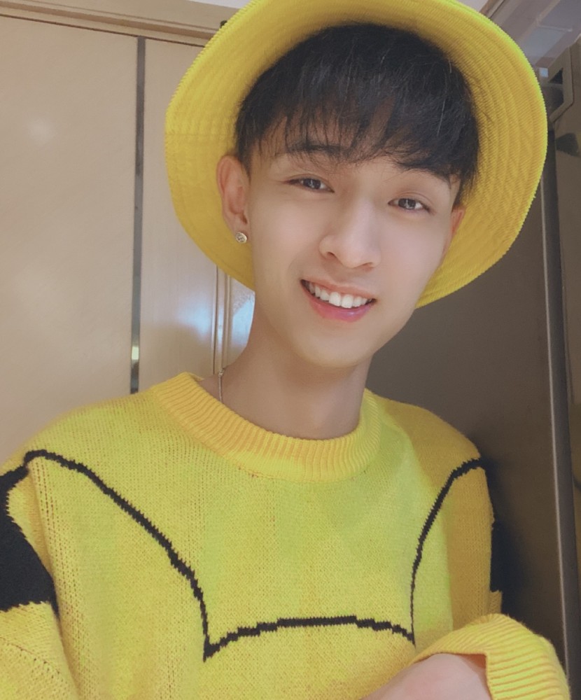 秦霄贤称台上砸挂郭德纲也是先斩后奏,台下不敢拿师父开玩笑