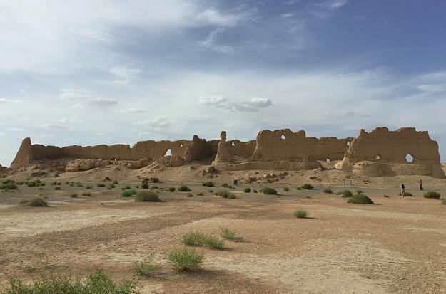 李煜|李煜病中写下一诗，道尽一生悲凉，仅开篇两句，便催人泪下