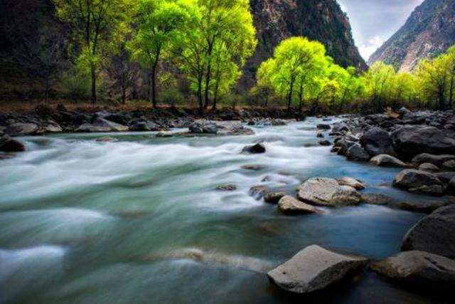 李煜|李煜病中写下一诗，道尽一生悲凉，仅开篇两句，便催人泪下