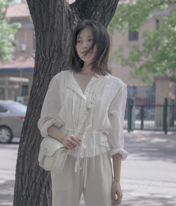 网红晚晚晒合照,美貌力压一众明星,得知原因后:太不厚道了